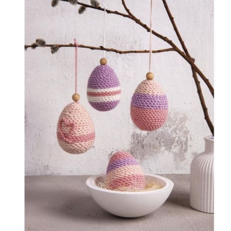 Wielkanoc dekoracje na okno wykonane z jajej styropianowych pokrytych włóczką bawełnianą mix pastelowy.